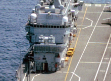 2×四联装反舰导弹发射器 2×四联装反舰导弹发射器